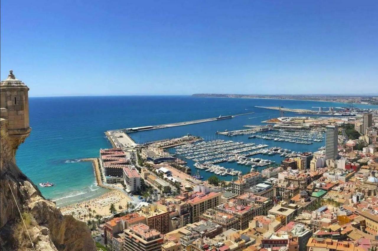 Apartmán Atico Con Terraza En El Centro De Alicante Exteriér fotografie